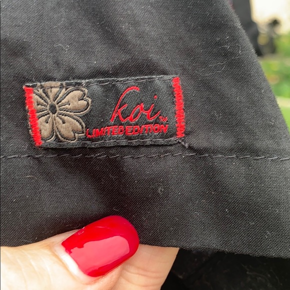 Koi limited edition scrub top. - Picture 4 of 4